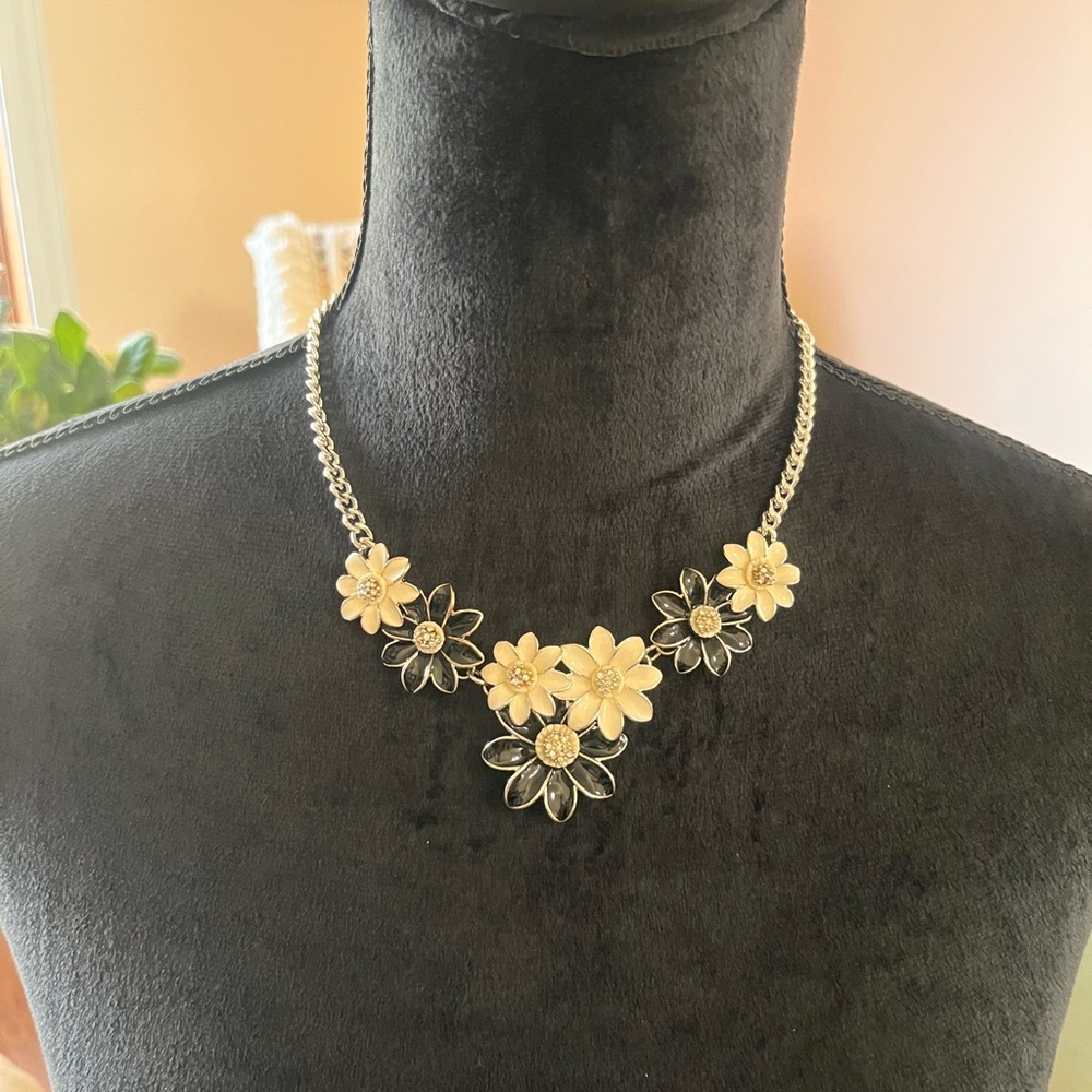 Dana Buchman black/white floral statement necklace